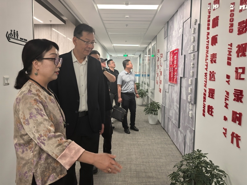 新疆生產建設兵團八師一行調研寧波影視公司.jpg